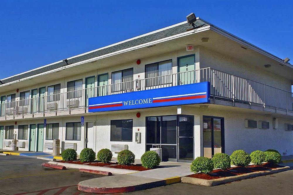 Super 7 Inn Bossier City Exterior photo